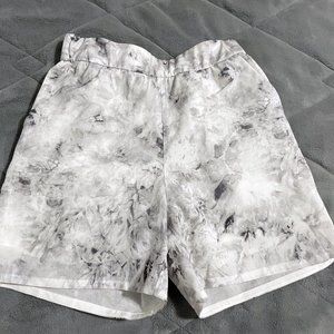 Lululemon Flat-Front Relaxed Short 4.5" - Size 0